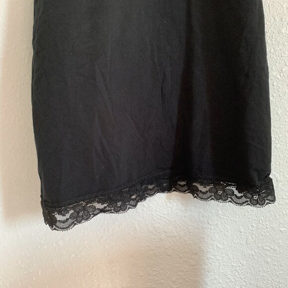 2000s Black Lace Camisole - Picture 4 of 5